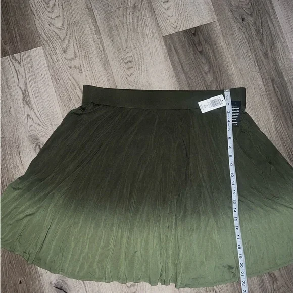 NWT Torrid Ombre Olive Green Women's Mini Skirt 2X - Picture 5 of 7